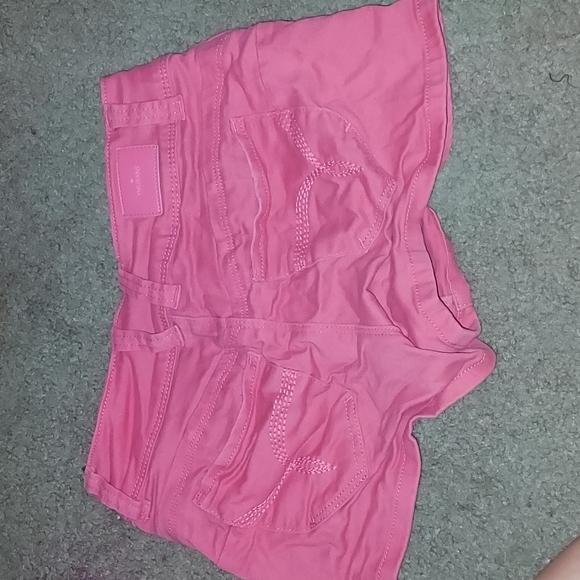 Shorts - Picture 3 of 4